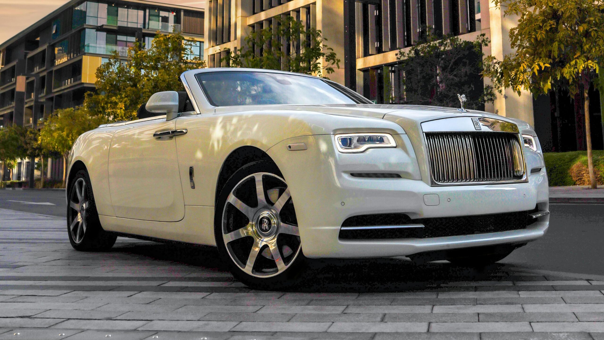 White Rolls Royce Dawn